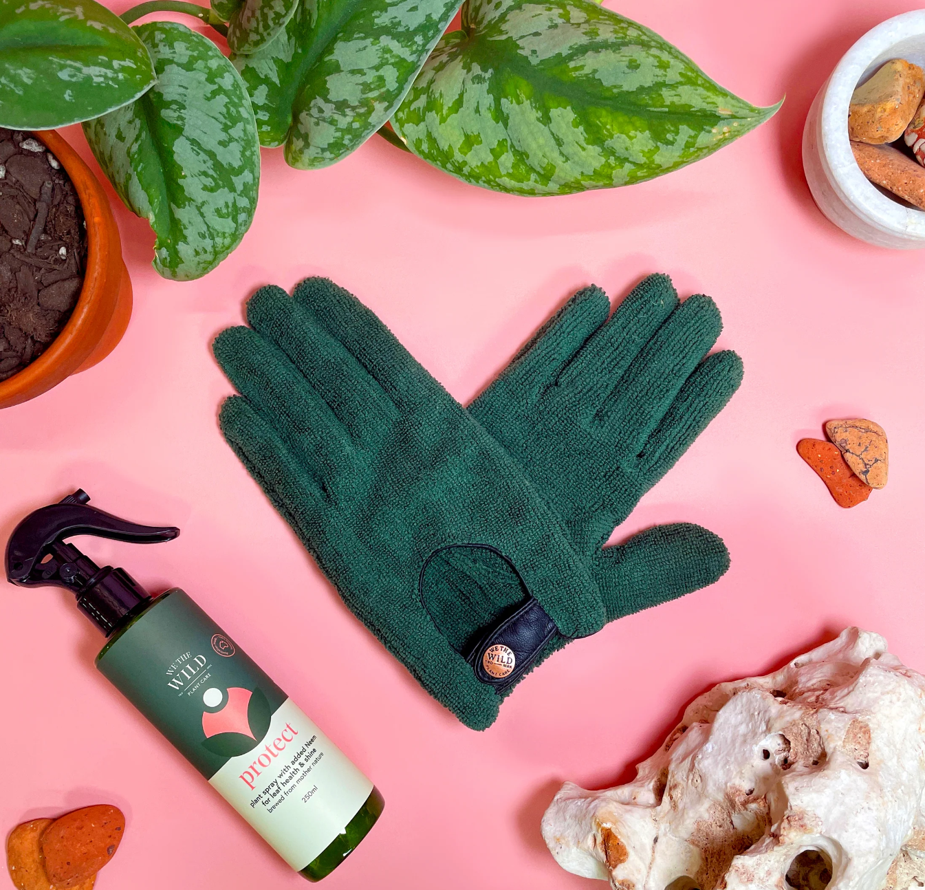 We The Wild Leaf Cleaning Gloves